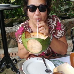 Meet your Posher, Lydia